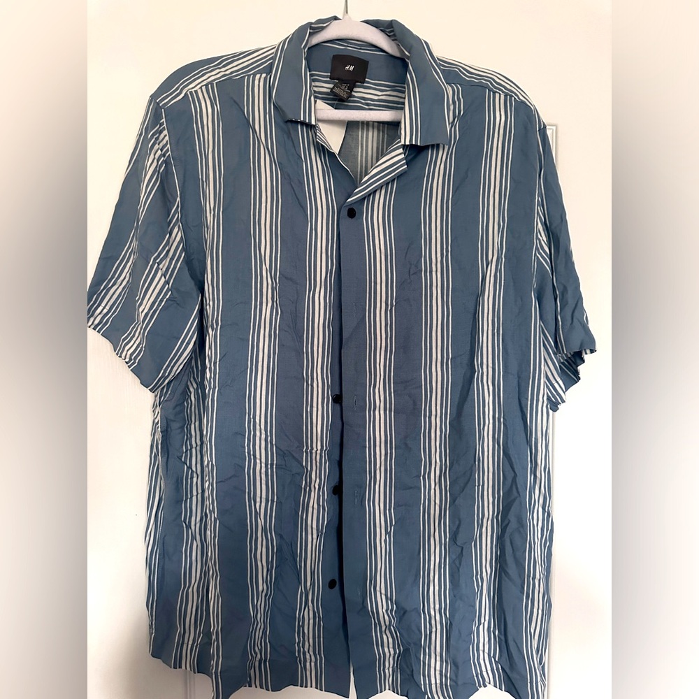 H&M men’s short sleeve button up shirt